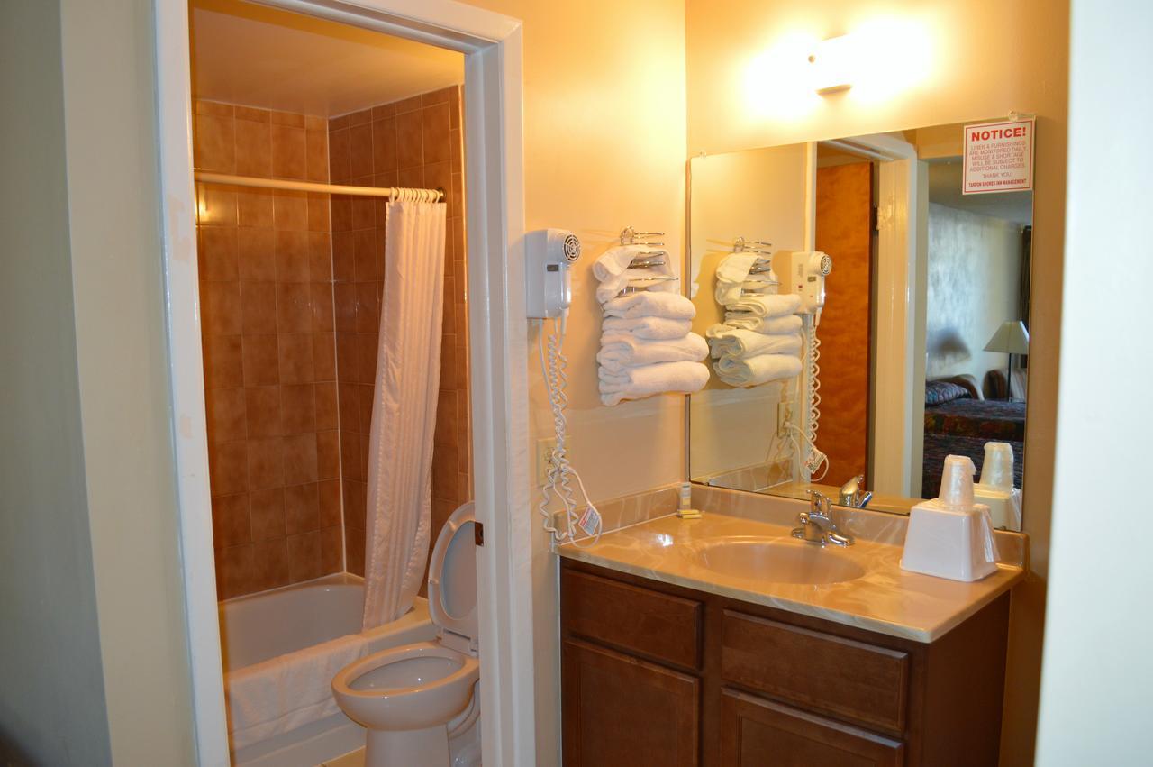 Tarpon Shores Inn ทาร์พอนสปริงส์ ภายนอก รูปภาพ